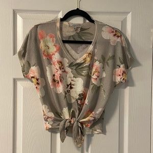 🌼Grey Floral Tie-Front Shirt
